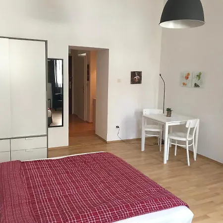 Studio & Apartments Near Reumannplatz Vienna Esterno foto
