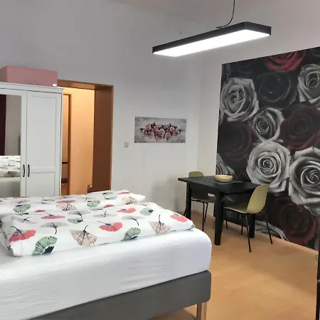 Studio & Apartments Near Reumannplatz Vienna Esterno foto