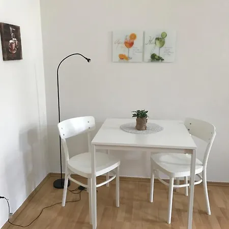 Studio & Apartments Near Reumannplatz Vienna Esterno foto