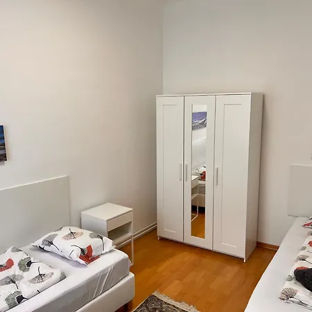 Studio & Apartments Near Reumannplatz Vienna Esterno foto