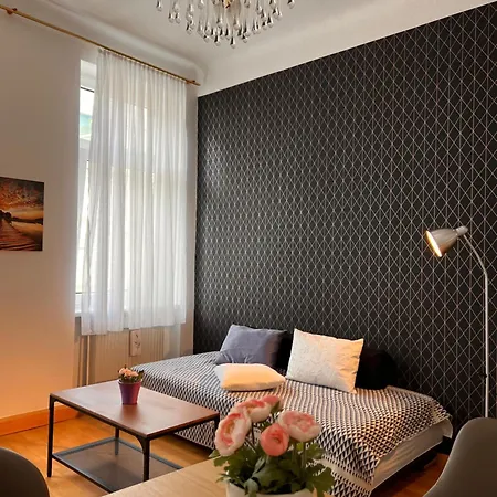 Studio & Apartments Near Reumannplatz Vienna Esterno foto
