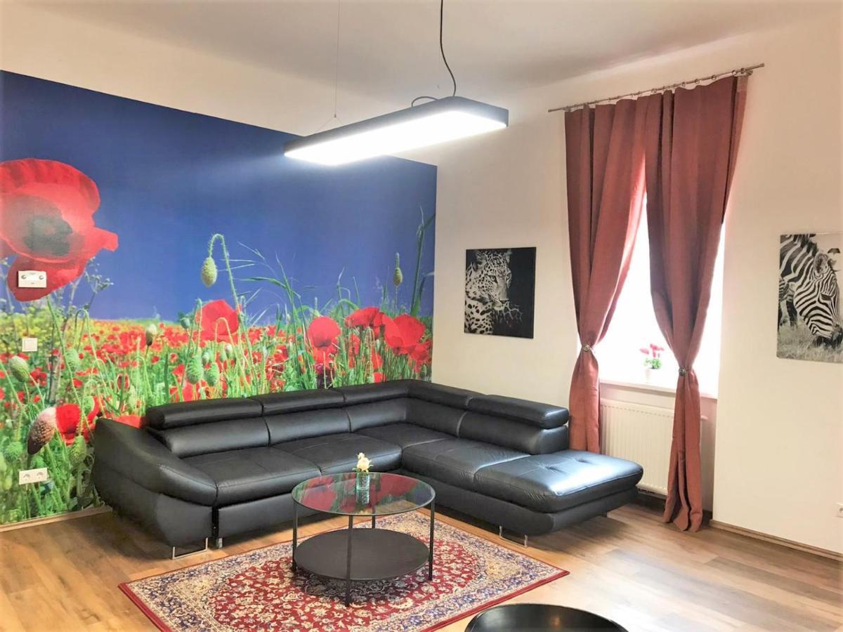 & Near Reumannplatz Appartement