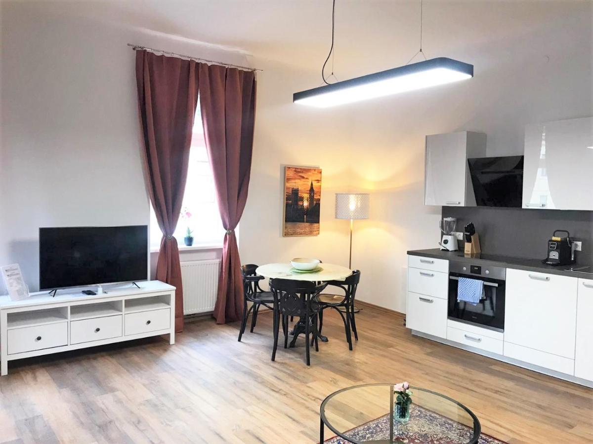& Near Reumannplatz Appartement *