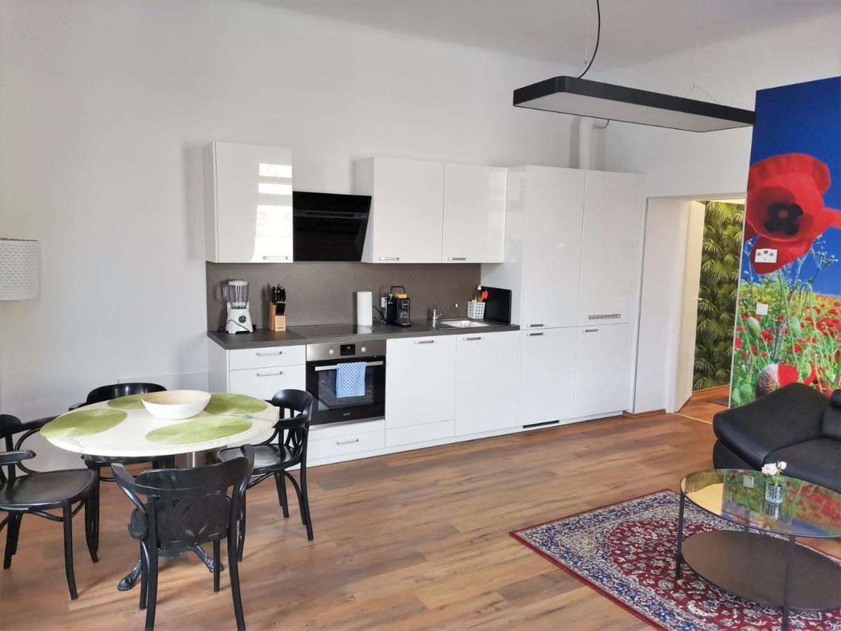 & Near Reumannplatz Appartement *
