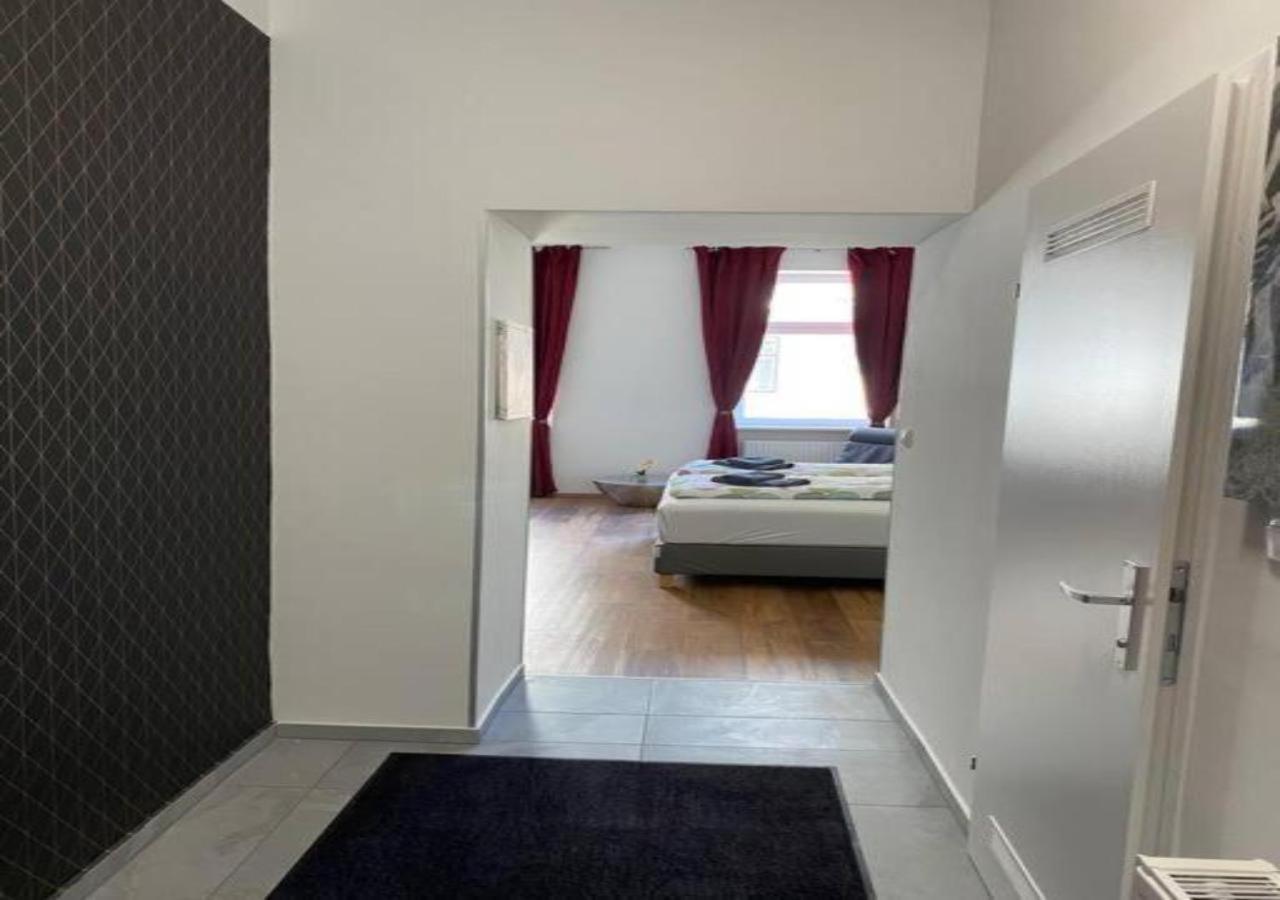 & Near Reumannplatz Appartement